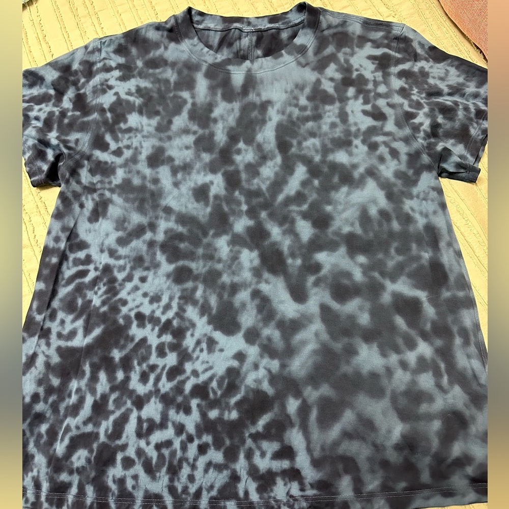 Lululemon All Yours tee. Size 8